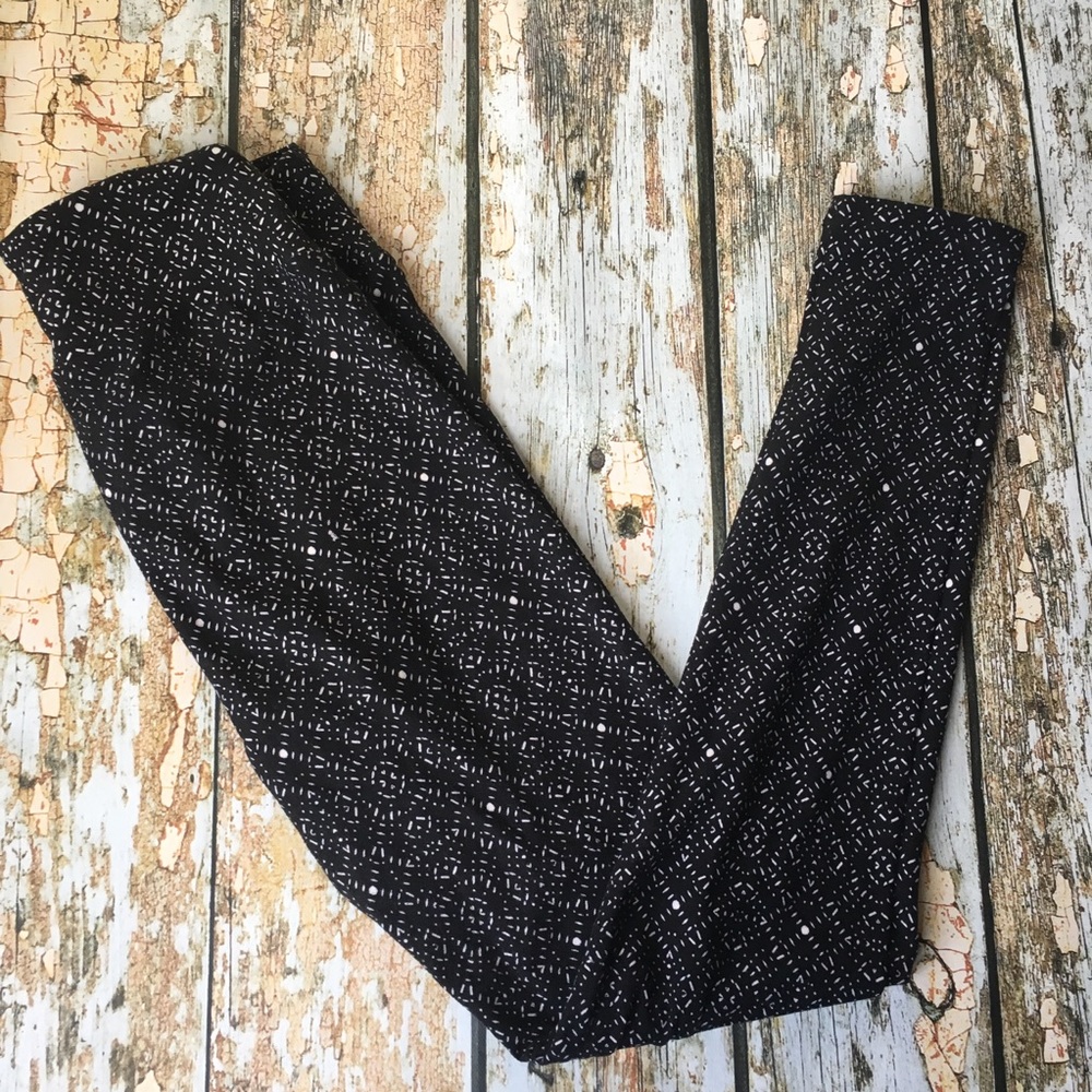 Lularoe Black Patterned Leggings OS